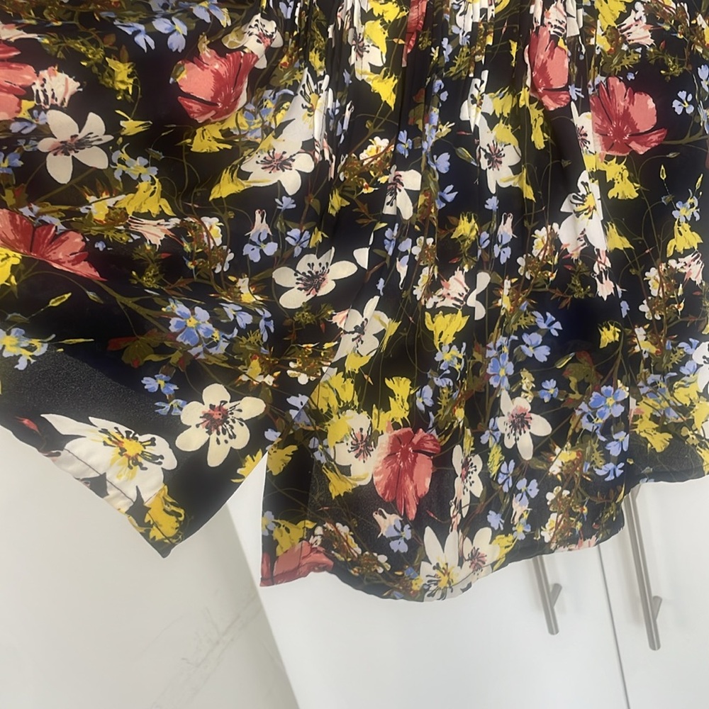Banana Republic Blouse - XS, Navy Blue Floral Sheer, Like New! - Picture 14 of 15